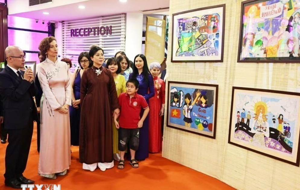 Phu nhân Tổng Bí thư Ngô Phương Ly và Tổng Giám đốc UNESCO Audrey Azoulay dự Triển lãm “Chúng tôi CÓ THỂ”